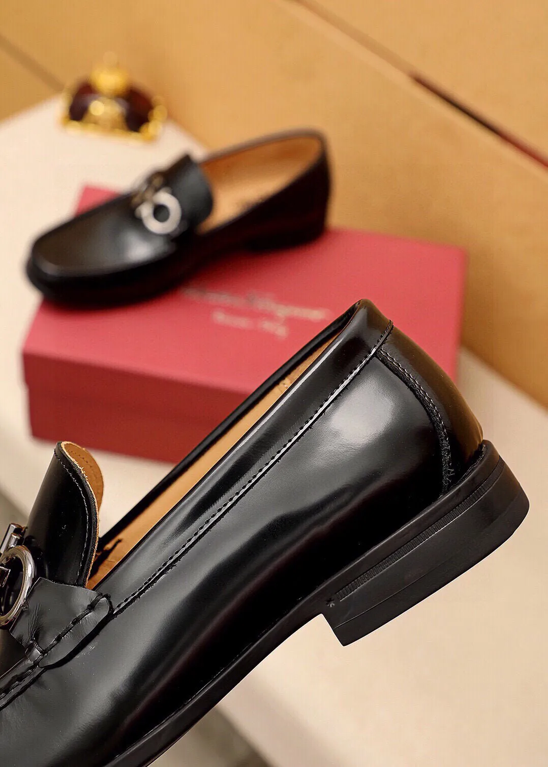Men's shoes 💰480 💐 Product trademark: Ferragamo "Ferragamo" casual leather shoes Regular size: 38-44 (45🉑️customized) Product materials: Selected imported first-layer open-edge beaded cowhide leather upper + luxury hardware buckle, imported water-dyed cowhide leather lining. Strong three-dimensional visual effect, original outsole color: 4⃣️seed leather materials available